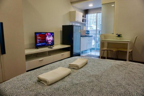 Hip & Funky Sathon15 apartment close to BTS St Louis